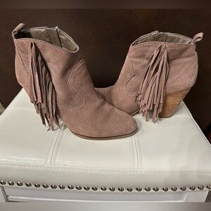 STEVE MADDEN Tan Fringed heeled ankle booties suede leather western size 7.5
